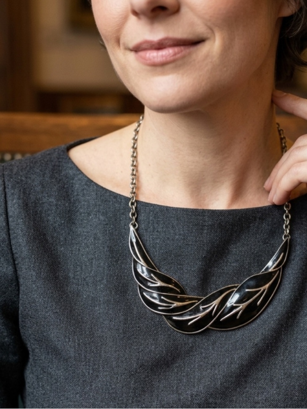 Elegant Black Statement Necklace - Women Jewelry